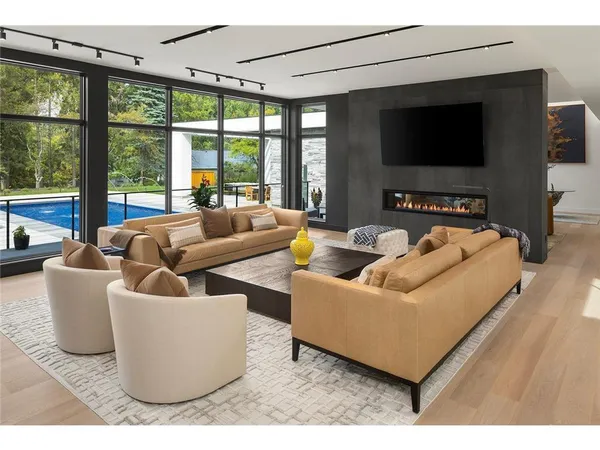 $2,160,000 | 4513 X Laguna Drive, Edina, MN 55435