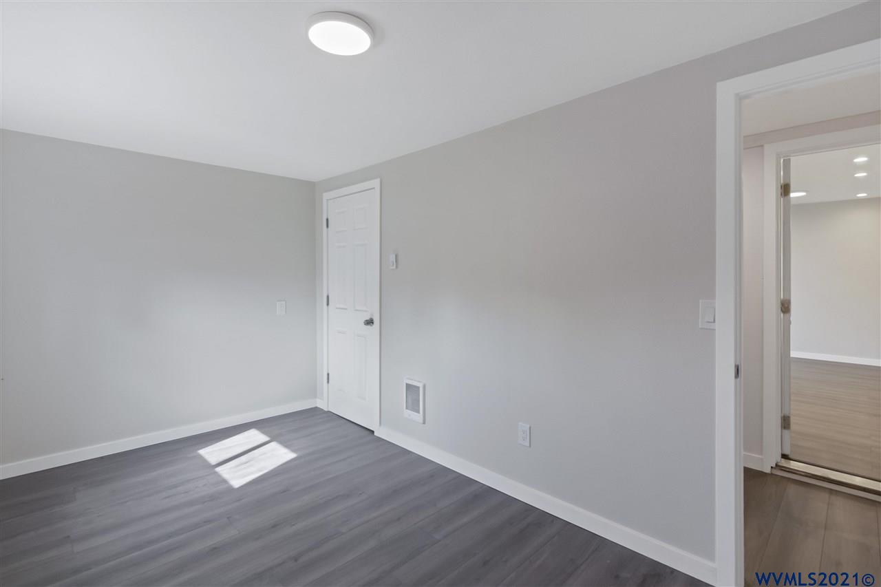 588 Southwest Clay Street Dallas, OR 97338 - Photo 18 of 31 Gallery Image 18
