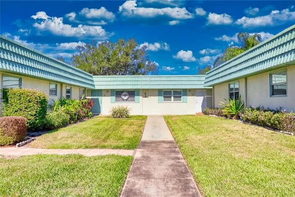 $1,490 | 101 Cambridge Trail, Unit 196, Sun City Center, FL 33573