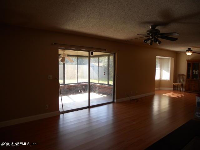 6262 Townsend Road Jacksonville, FL 32244 - Photo 18 of 34 living room