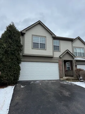 $2,400 | 689 East Whispering Oaks Court, Unit 689, Palatine, IL 60074