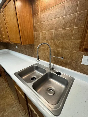 $2,400 | 689 East Whispering Oaks Court, Unit 689, Palatine, IL 60074