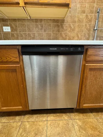 $2,400 | 689 East Whispering Oaks Court, Unit 689, Palatine, IL 60074