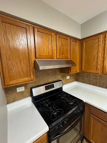 $2,400 | 689 East Whispering Oaks Court, Unit 689, Palatine, IL 60074