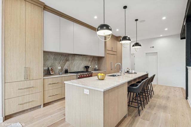 $1,900,000 | 401 North Aberdeen Street, Unit 3N, Chicago, IL 60642