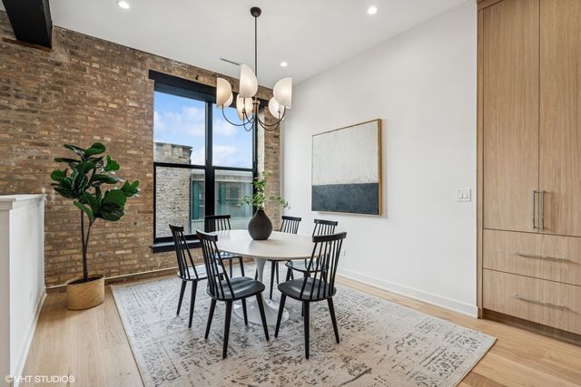 $1,900,000 | 401 North Aberdeen Street, Unit 3N, Chicago, IL 60642