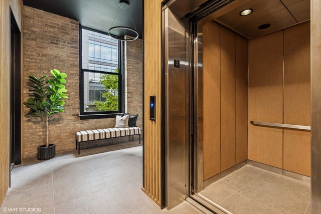 $1,900,000 | 401 North Aberdeen Street, Unit 3N, Chicago, IL 60642