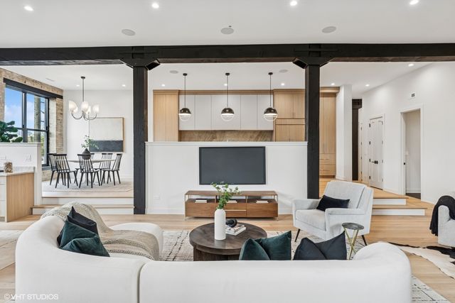 $1,900,000 | 401 North Aberdeen Street, Unit 3N, Chicago, IL 60642