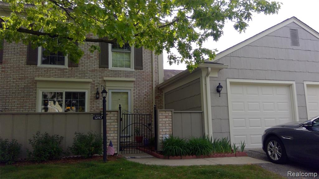 1297 Lamplighter Lane Rochester Hills, MI 48306 - Photo 1 of 32