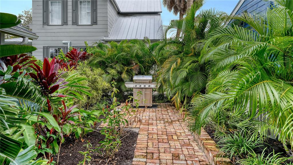 1901 Morrill Street Sarasota, FL 34236 - Photo 34 of 50 a view of a pathway with plants