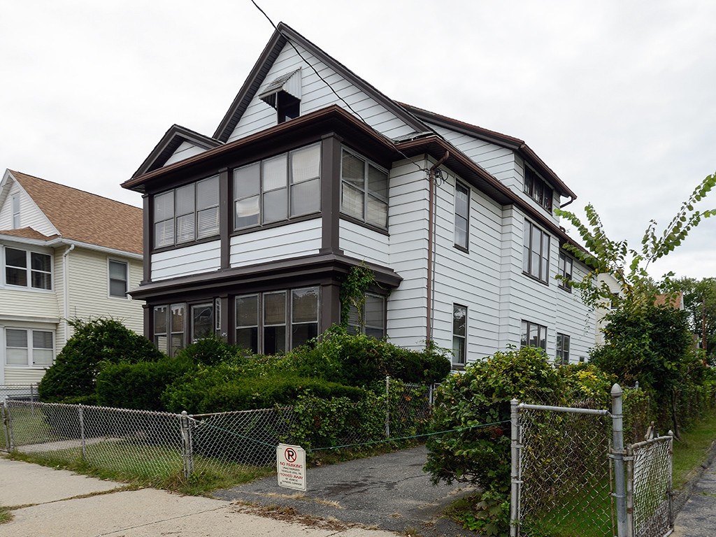 125 Malden Street Springfield, MA 01108 - Photo 3 of 24 a front view of a house with plants