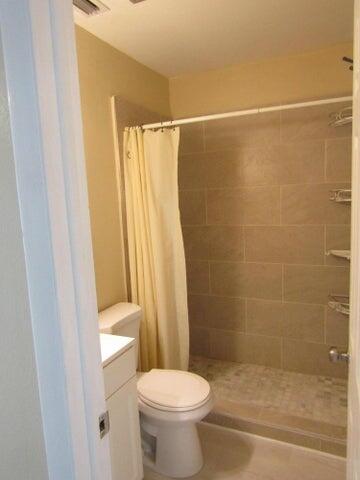 2929 Southeast Ocean Boulevard, Unit B7 Stuart, FL 34996 - Photo 11 of 16 2929 7B bathroom