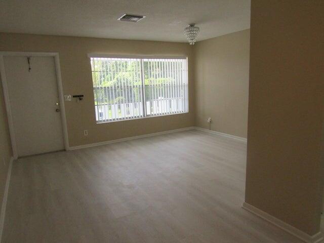 2929 Southeast Ocean Boulevard, Unit B7 Stuart, FL 34996 - Photo 7 of 16 2929 7B living room