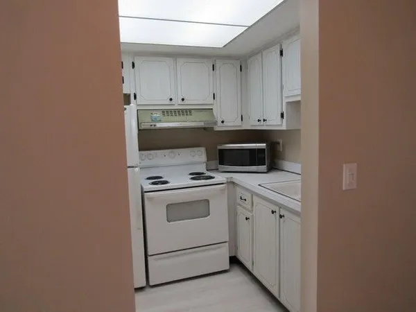$1,450 | 2929 Southeast Ocean Boulevard, Unit B7, Stuart, FL 34996