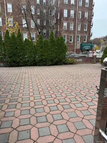 a view of entryway with a front door