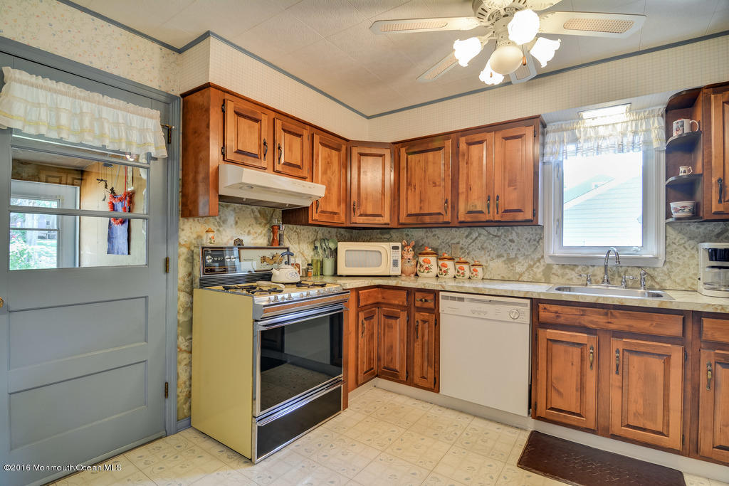 623 Hopping Road Belford, NJ 07718 - Photo 17 of 25 Tons of Cabinets