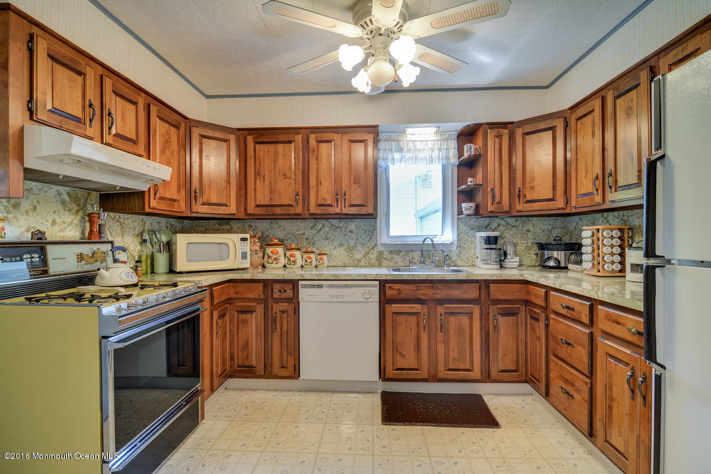 623 Hopping Road Belford, NJ 07718 - Photo 19 of 25 Ceiling Fan