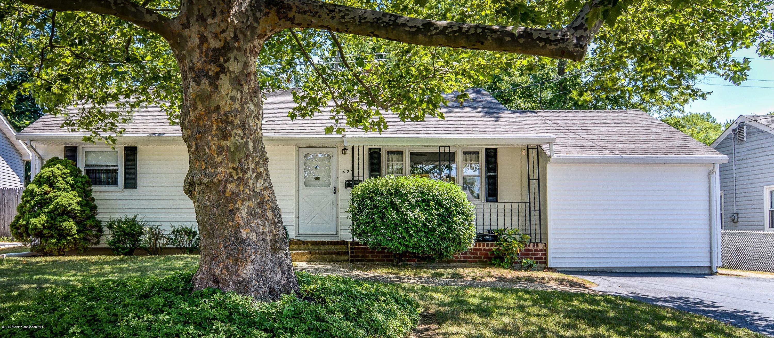 623 Hopping Road Belford, NJ 07718 - Photo 3 of 25 Sycamore Tree