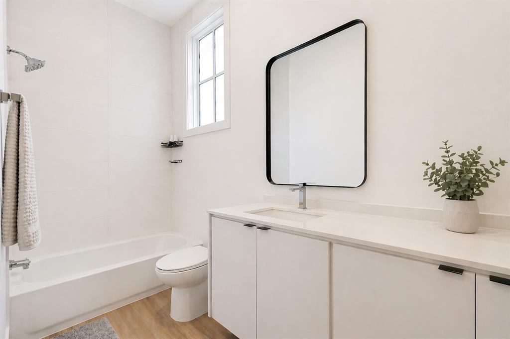 5718 Goodwin Avenue Dallas, TX 75206 - Photo 22 of 24 Guest House Bathroom