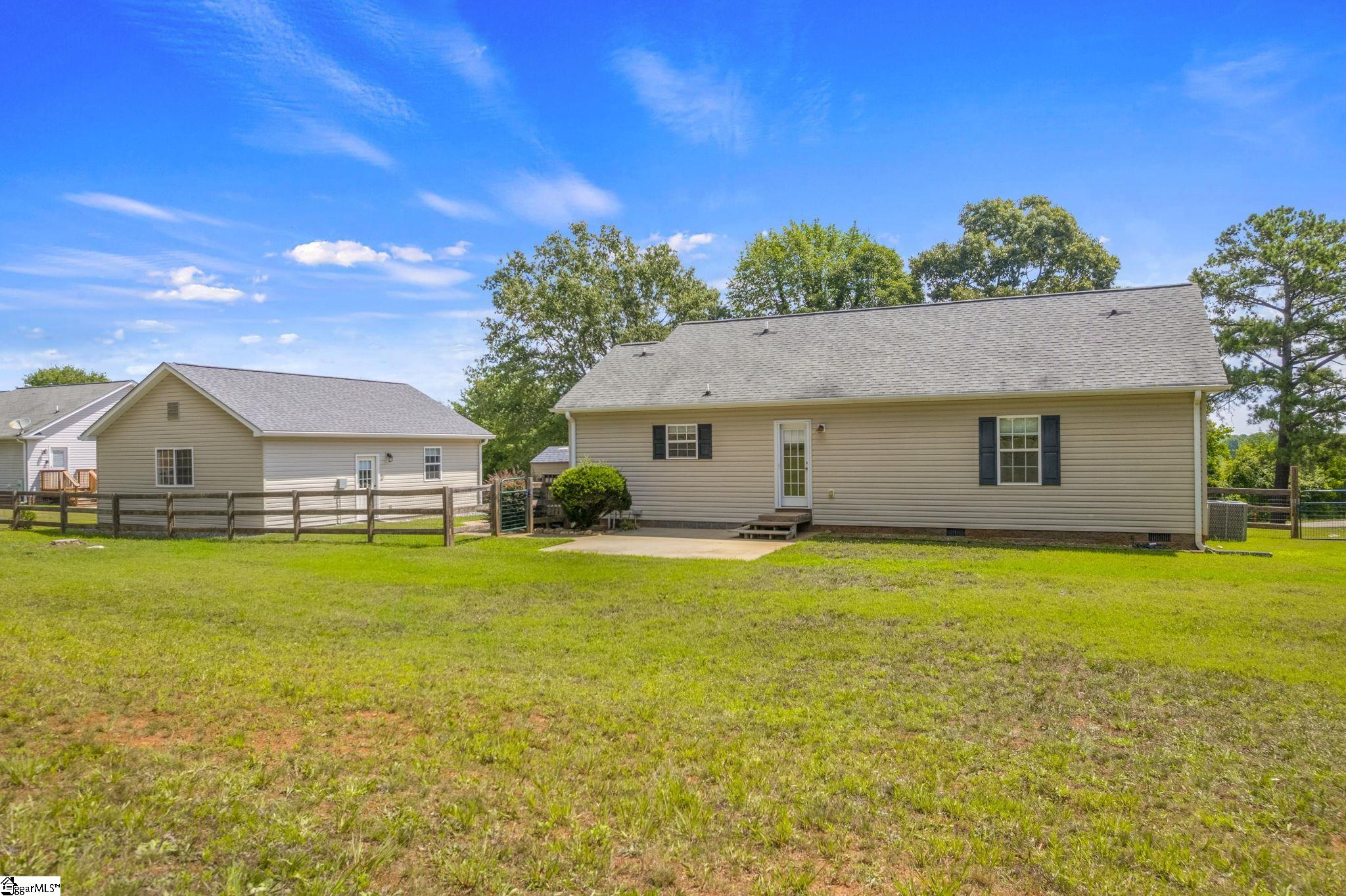 124 East King Road Greer, SC 29651 - Photo 6 of 39