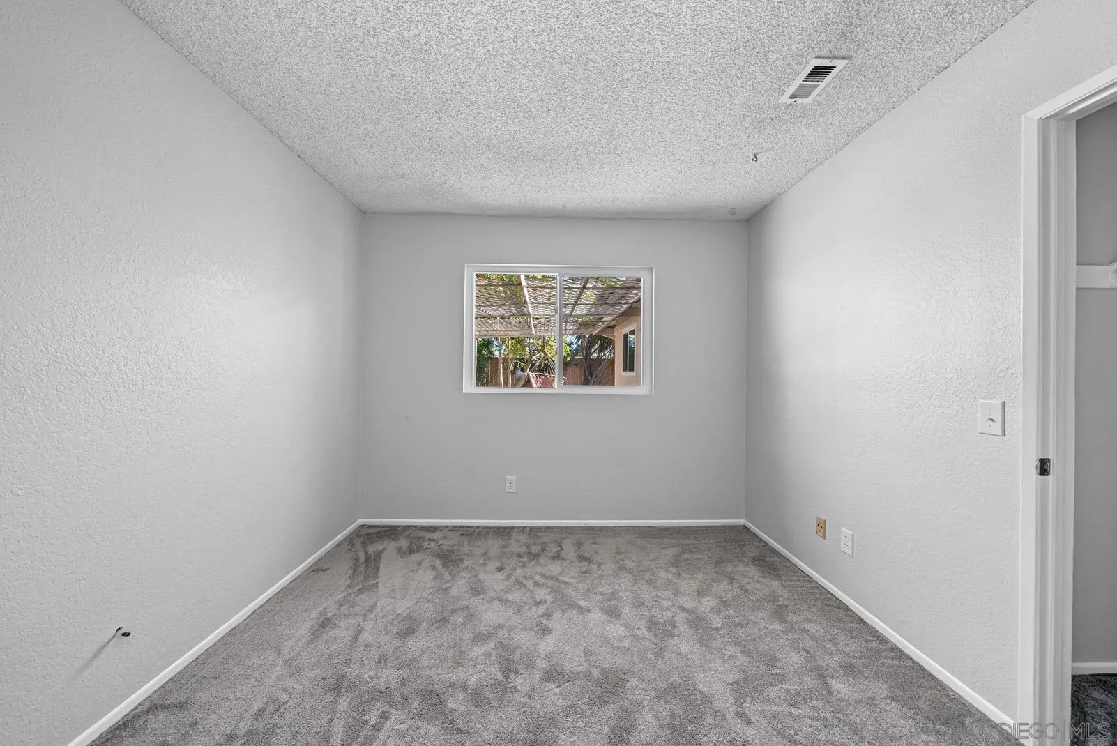950 East Fallbrook Street Fallbrook, CA 92028 - Photo 19 of 37 wooden floor in an empty room
