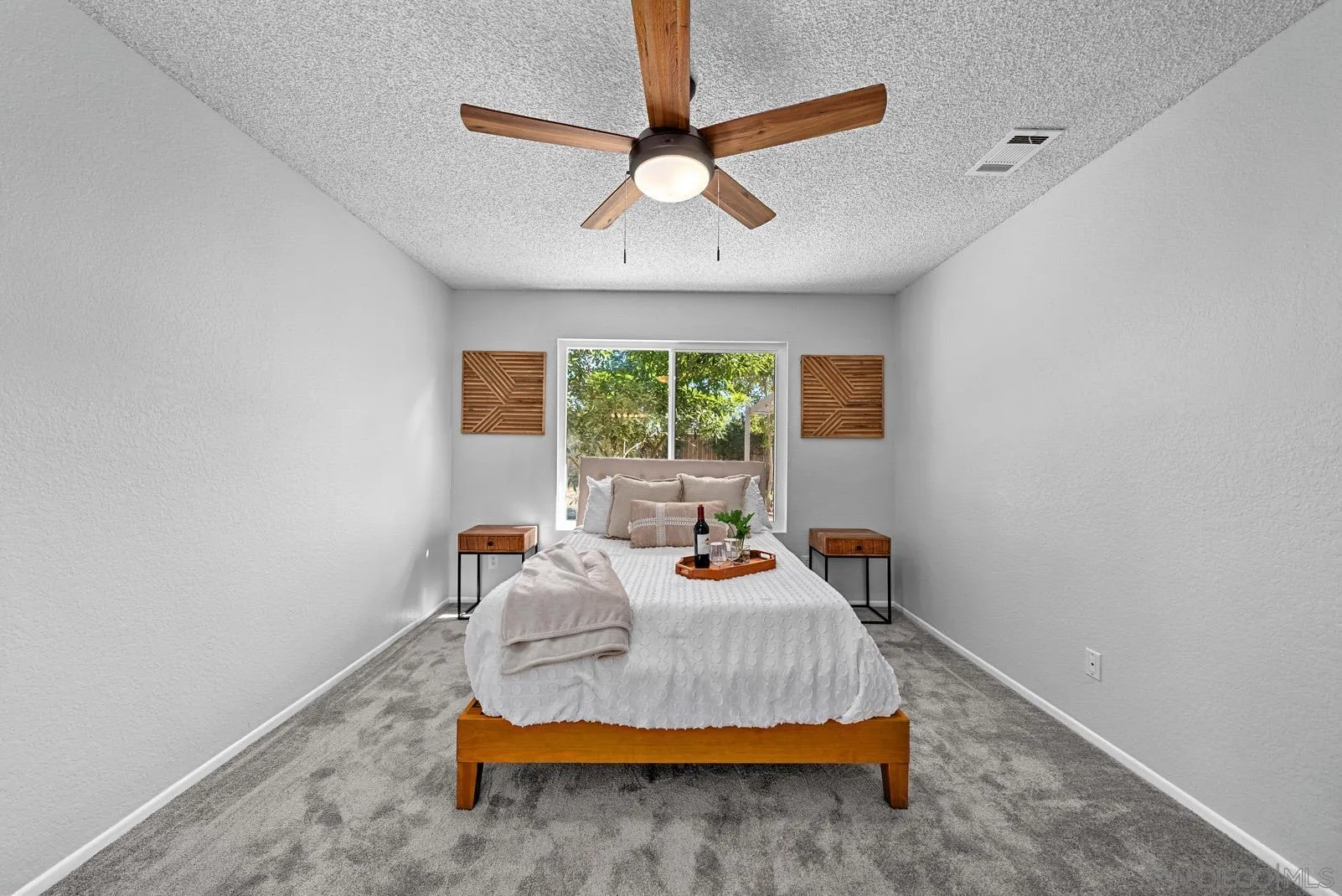 950 East Fallbrook Street Fallbrook, CA 92028 - Photo 20 of 37 a bed room with a bed and a window