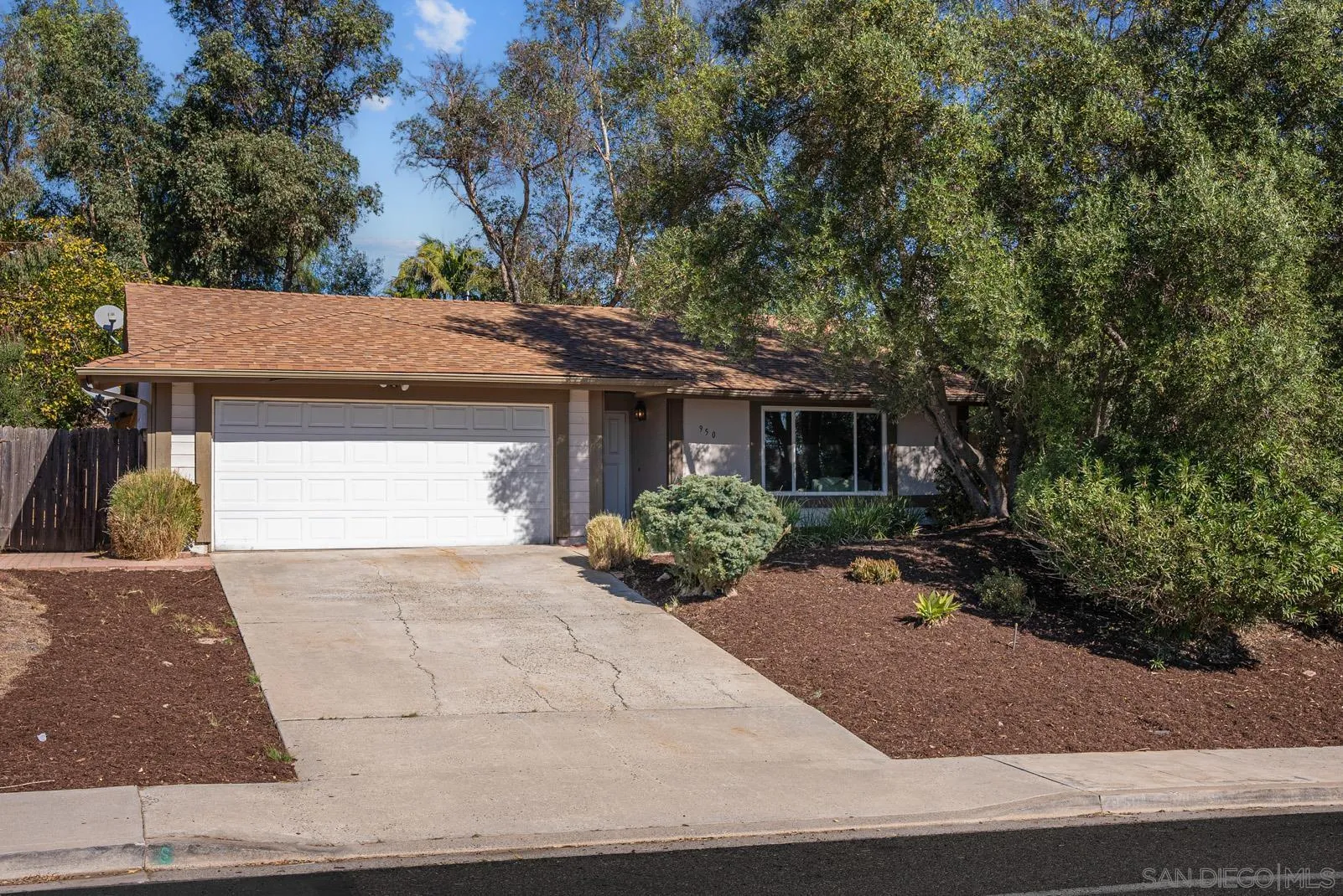 950 East Fallbrook Street Fallbrook, CA 92028 - Photo 2 of 37 a front view of a house with garden