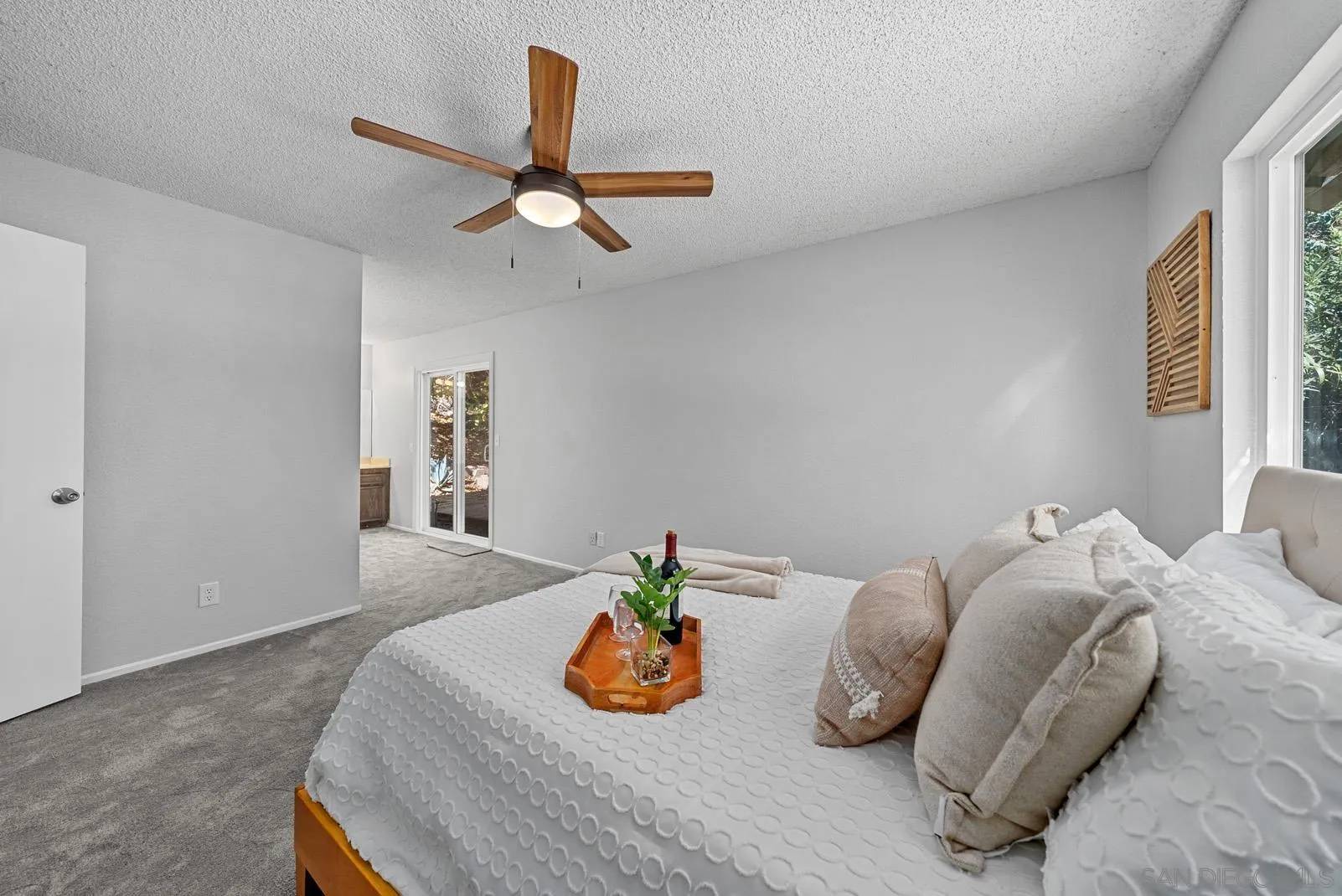 950 East Fallbrook Street Fallbrook, CA 92028 - Photo 22 of 37 a bedroom with a bed and window
