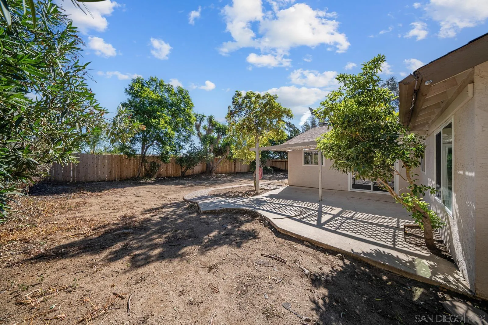 950 East Fallbrook Street Fallbrook, CA 92028 - Photo 27 of 37 a view of a back yard of the house
