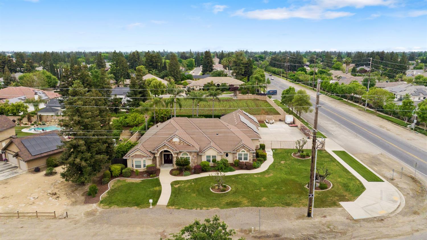 1928 South Shirk Road Visalia, CA 93277 - Photo 2 of 98 Gallery Image 2