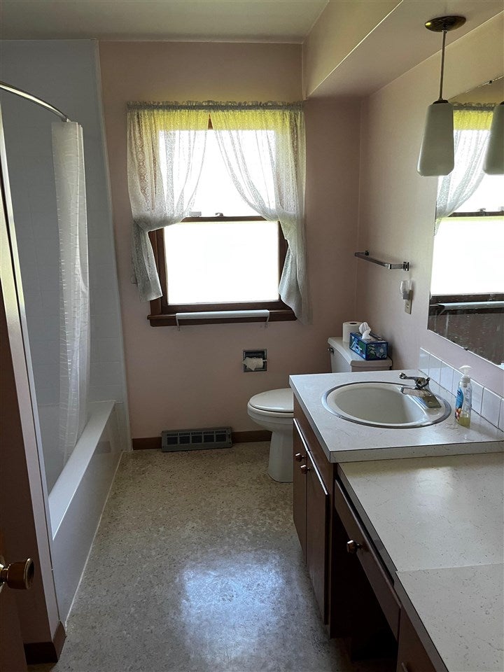 2405 Hickory Grove Road Davenport, IA 52804 - Photo 2 of 6 Gallery Image 2