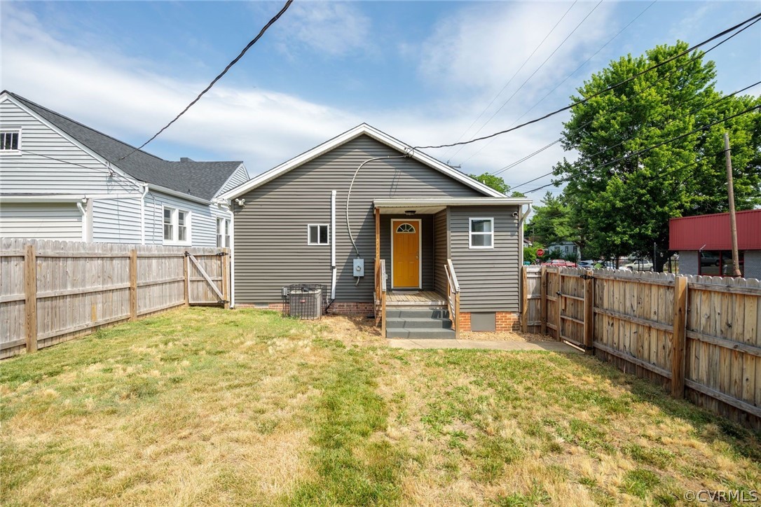 2900 Decatur Street Richmond, VA 23224 - Photo 31 of 35 a view of a house with wooden fence