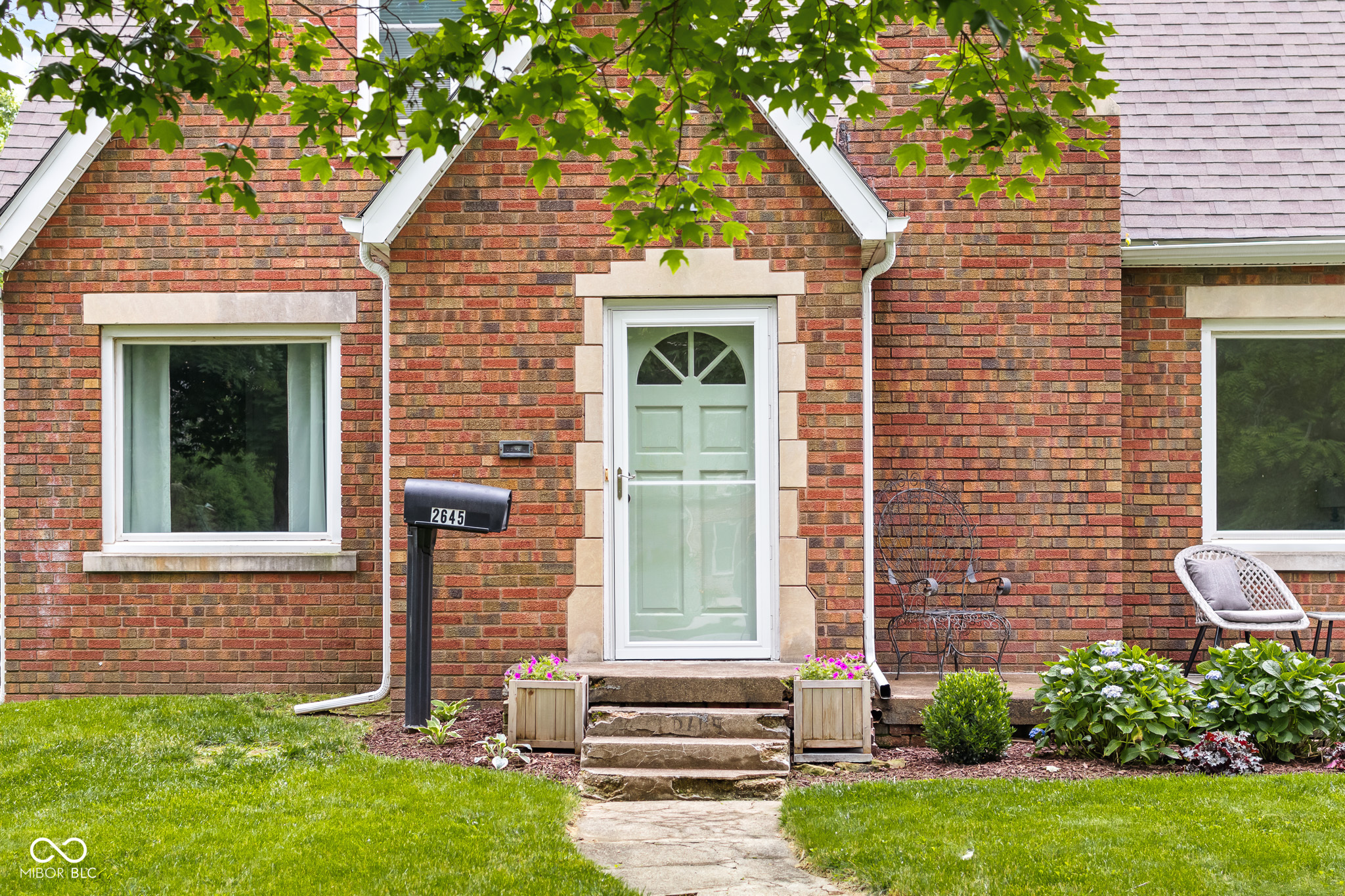 2645 Washington Street Columbus, IN 47201 - Photo 4 of 55