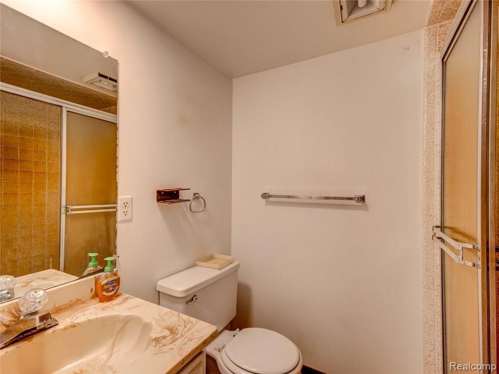 10416 Beecher Road Flushing, MI 48433 - Photo 15 of 19 bath2.jpg