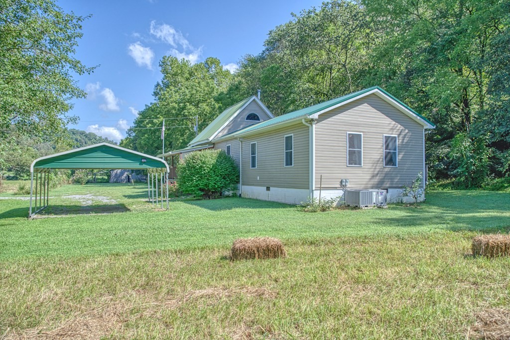 1383 Morrison Creek Road Gainesboro, TN 38562 - Photo 8 of 22 a house view with a garden space