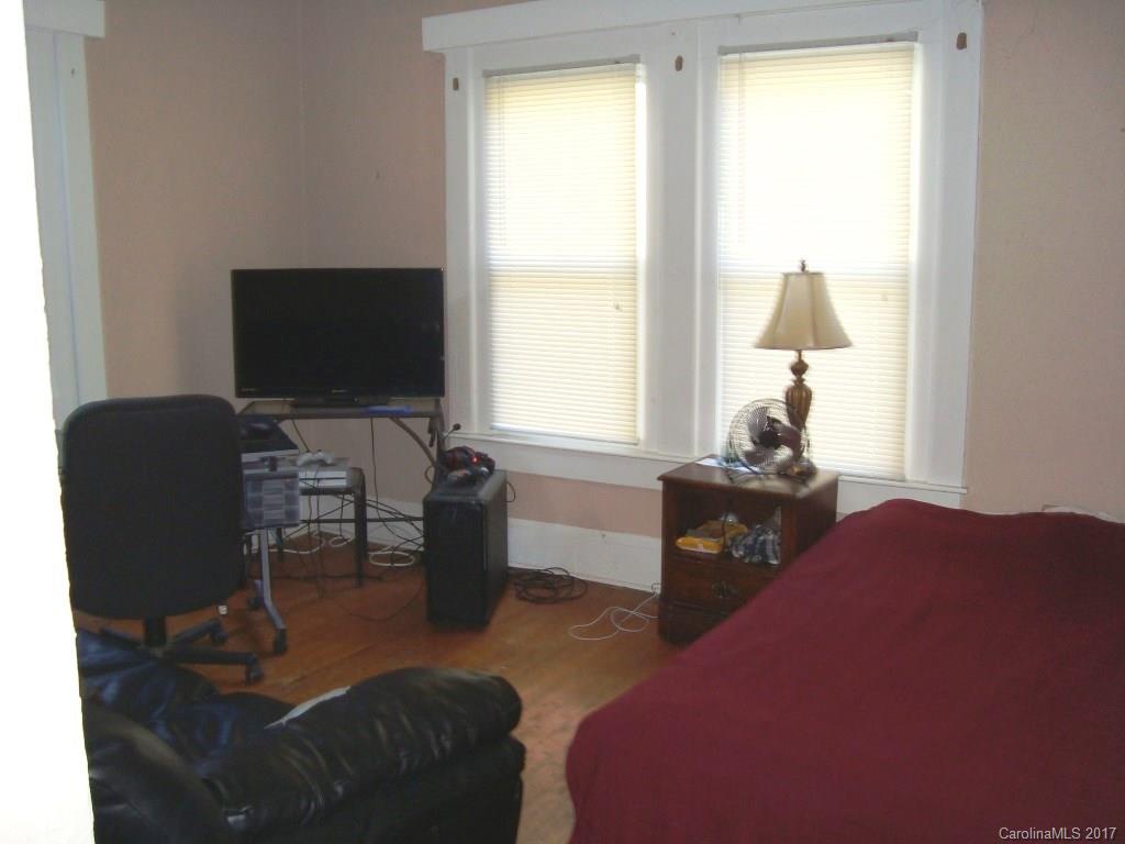 75 Lanier Street Tryon, NC 28782 - Photo 4 of 24 Gallery Image 4