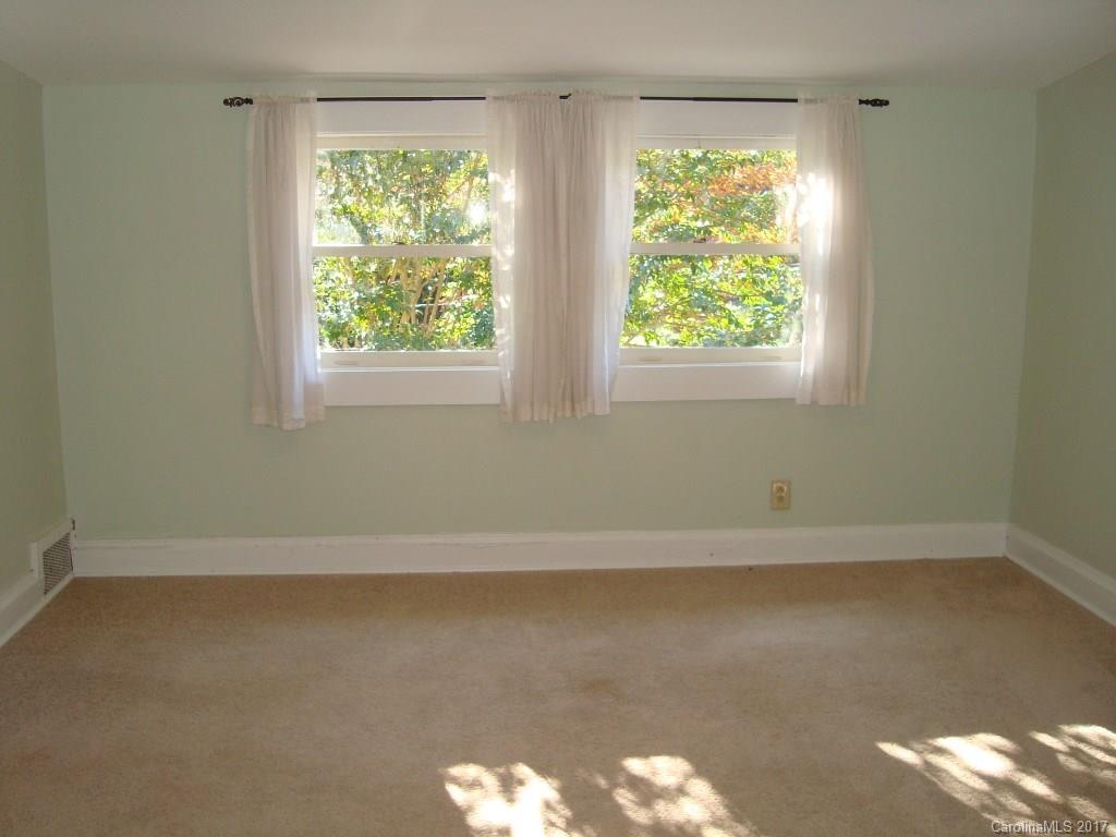 75 Lanier Street Tryon, NC 28782 - Photo 8 of 24 Gallery Image 8