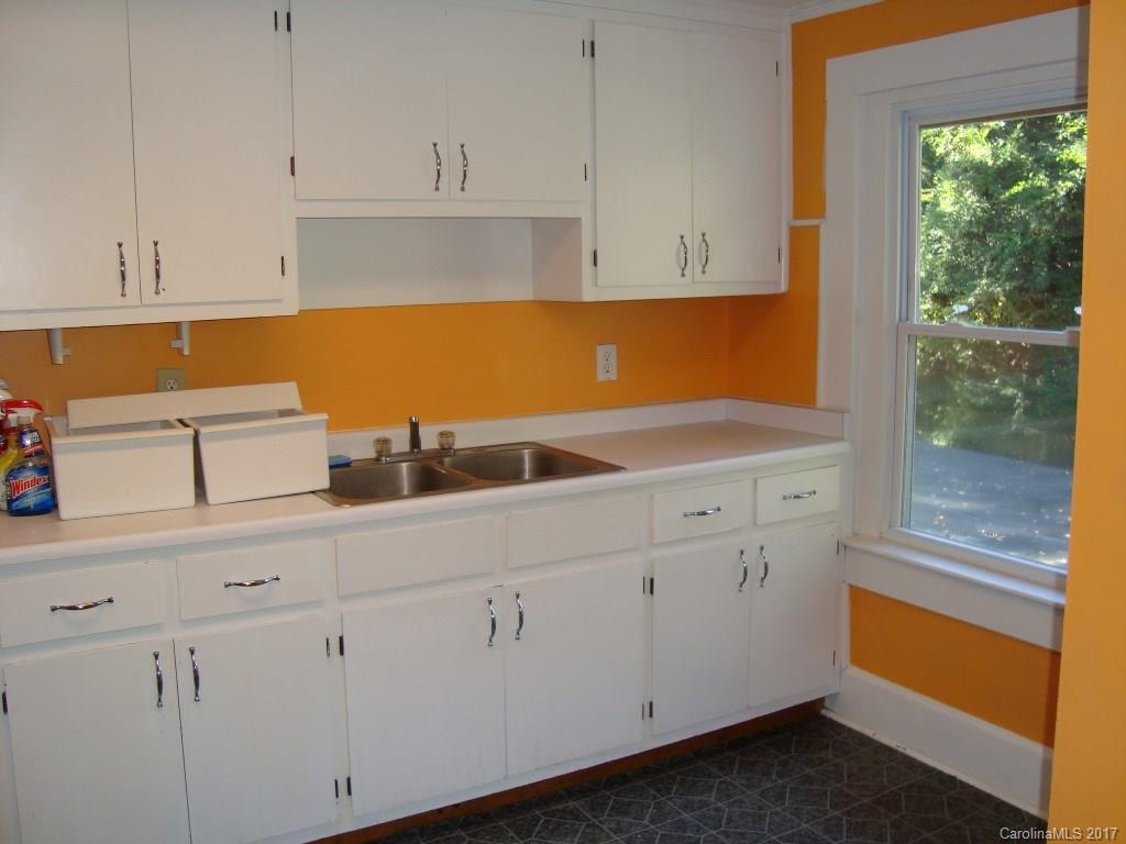 75 Lanier Street Tryon, NC 28782 - Photo 9 of 24 Gallery Image 9