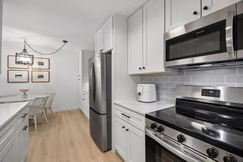 $335,000 | 215 Barry Avenue South, Unit 218, Wayzata, MN 55391