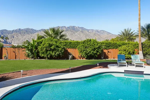 $949,000 | 835 North Farrell Drive, Palm Springs, CA 92262