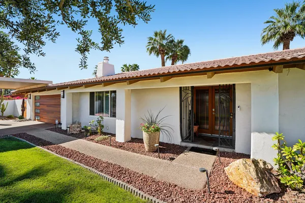 $949,000 | 835 North Farrell Drive, Palm Springs, CA 92262