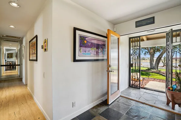 $949,000 | 835 North Farrell Drive, Palm Springs, CA 92262