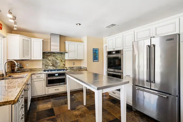 $949,000 | 835 North Farrell Drive, Palm Springs, CA 92262