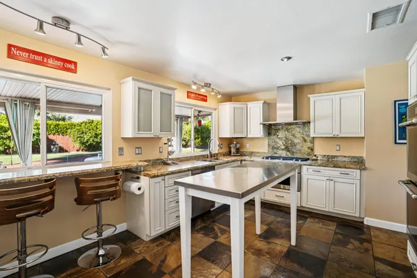 $949,000 | 835 North Farrell Drive, Palm Springs, CA 92262
