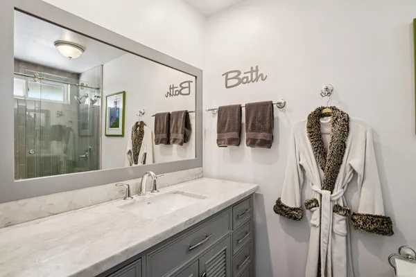 $949,000 | 835 North Farrell Drive, Palm Springs, CA 92262
