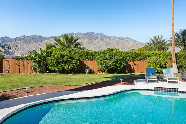 $949,000 | 835 North Farrell Drive, Palm Springs, CA 92262