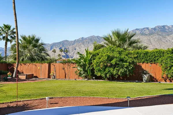 $949,000 | 835 North Farrell Drive, Palm Springs, CA 92262
