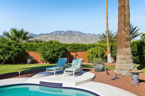 $949,000 | 835 North Farrell Drive, Palm Springs, CA 92262
