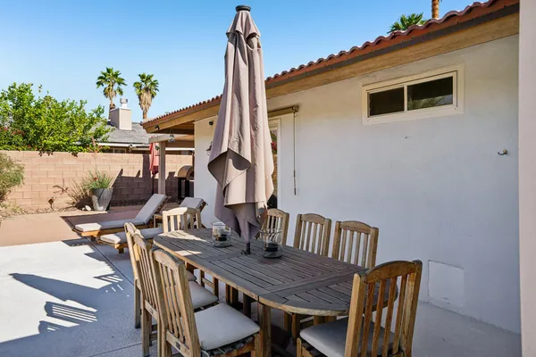$949,000 | 835 North Farrell Drive, Palm Springs, CA 92262