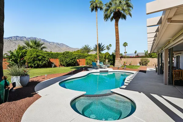 $949,000 | 835 North Farrell Drive, Palm Springs, CA 92262